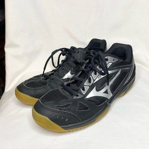 Mizuno volleyball shoes women’s size 9.5